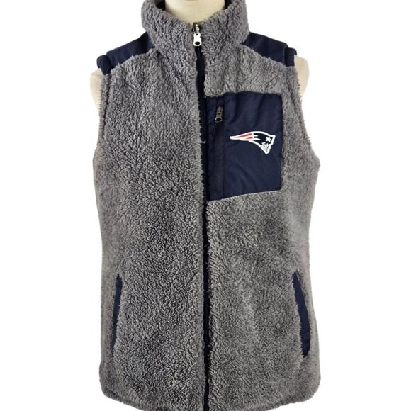 NFL New England Patriots Blue and Red Reversible Puffer and Fleece Vest - Picture 6 of 10